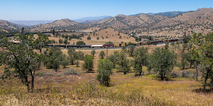 Photo: The Tehachapi Loop by Gary Peplow. Adobe Stock